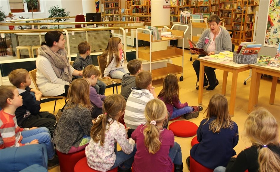 Nastbergkinder lernen
Stadtbücherei kennen