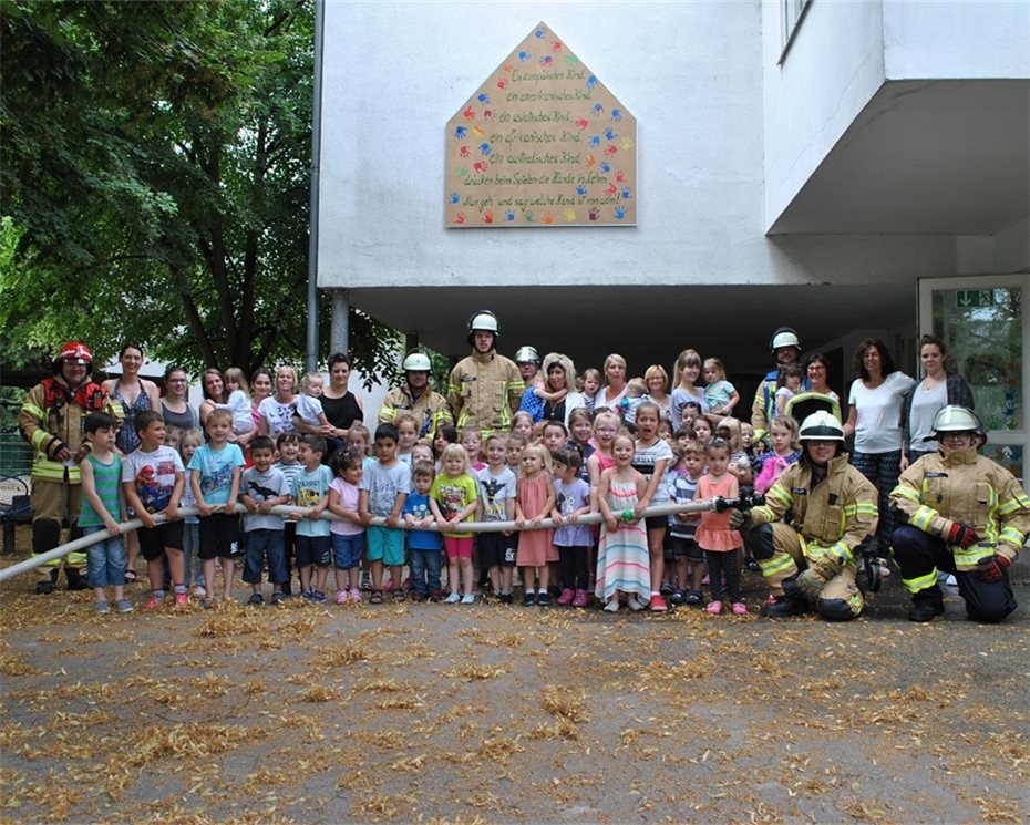 Feuerwehr räumt Kindergärten