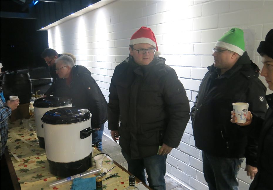 Weihnachtliche Karawane
zieht zur Krugbäcker-Halle