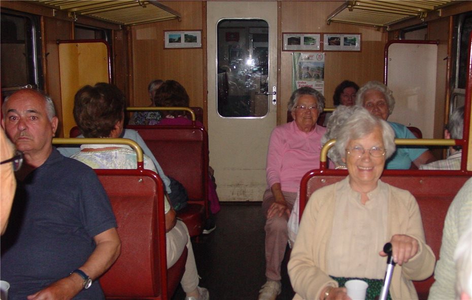 Villa-Senioren im
Vulkan-Express auf Tour