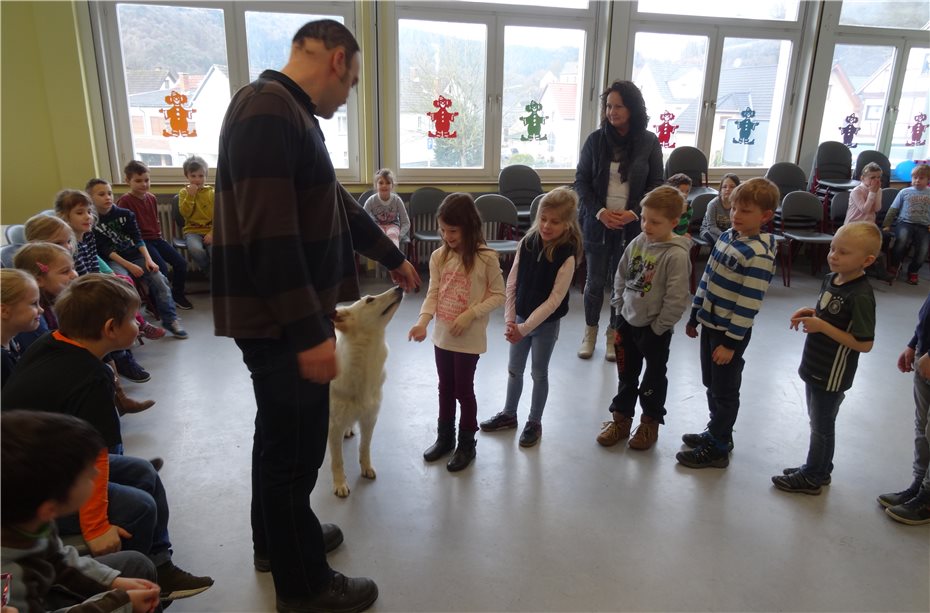 Hundebesuch in
der Neuerburg-Schule
