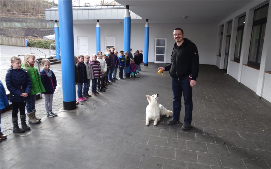Hundebesuch in
der Neuerburg-Schule