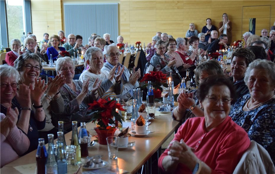 300 Gäste feierten
fröhlich beim Seniorenfest