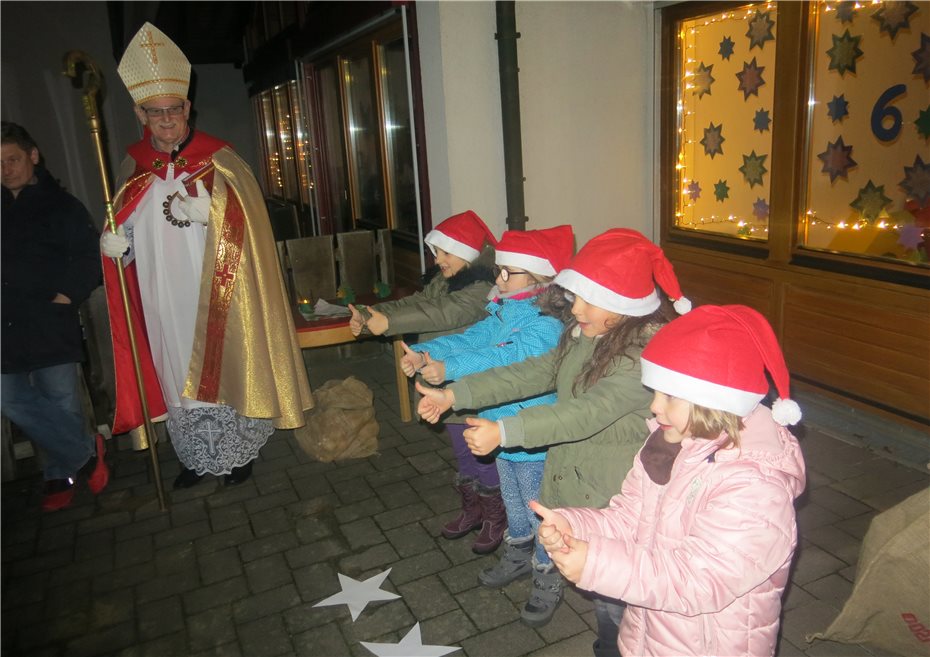 Der Nikolaus macht einen
Abstecher nach Helferskirchen