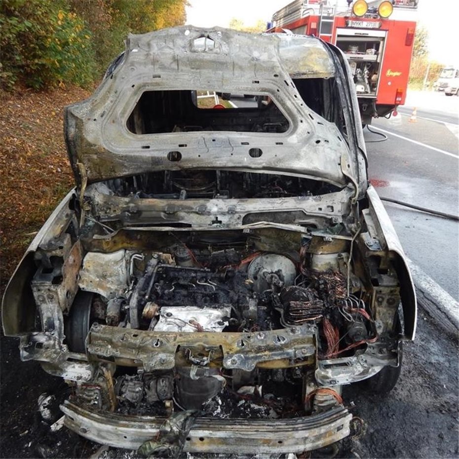 Opel geht in Flammen auf