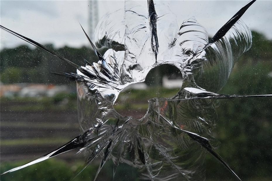 Fenster der Rhein-Kaserne „beschossen“