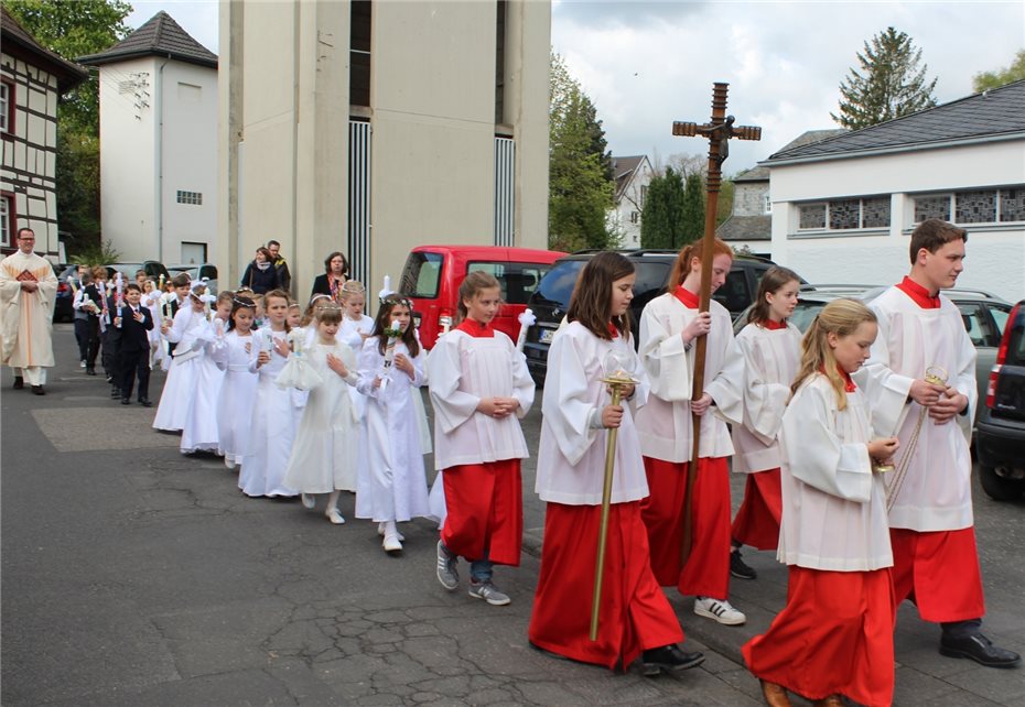 27 Kinder empfingen das Sakrament
der Ersten Heiligen Kommunion