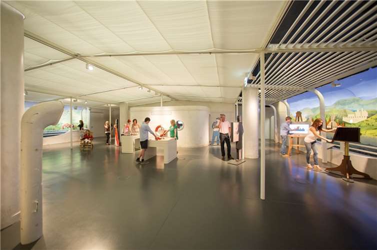 Romanticum Koblenz für den Deutschen Tourismuspreis 2014 nominiert Als Passagier eines virtuellen Rheindampfers können die Besucher des Romanticums sich auf eine multimediale Rheinreise durch das UNESCO-Welterbe Oberes Mittelrheintal begeben und das romantische Rheintal mit all seinen Facetten, Sagen und Legenden kennenlernen. Fotos: Herbert Piel