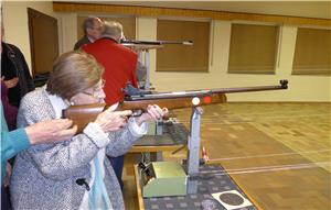 Zielsichere Senioren nehmen
den Schützenverein aufs Korn