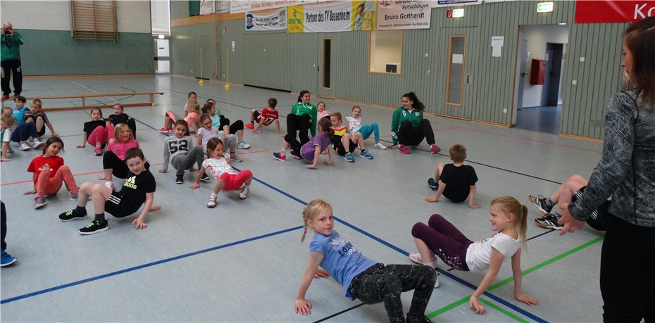 „Alt trifft Jung –
Gemeinsam für den Handball!“