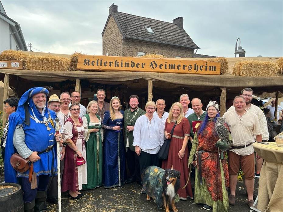 Kellerkinder laden
zum historischen Weinfest ein