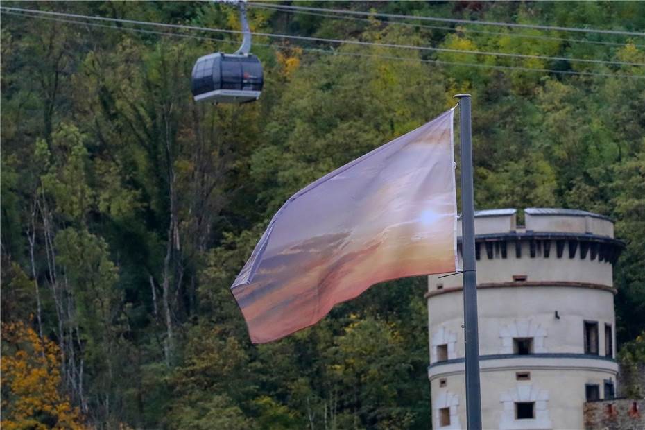 „Horizonte der Freiheit“ wehen bis Montag am Deutschen Eck