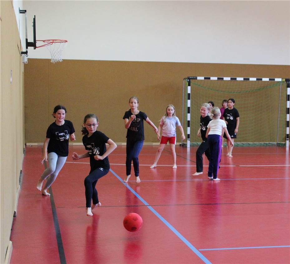 Junge Fußballer fair am Ball