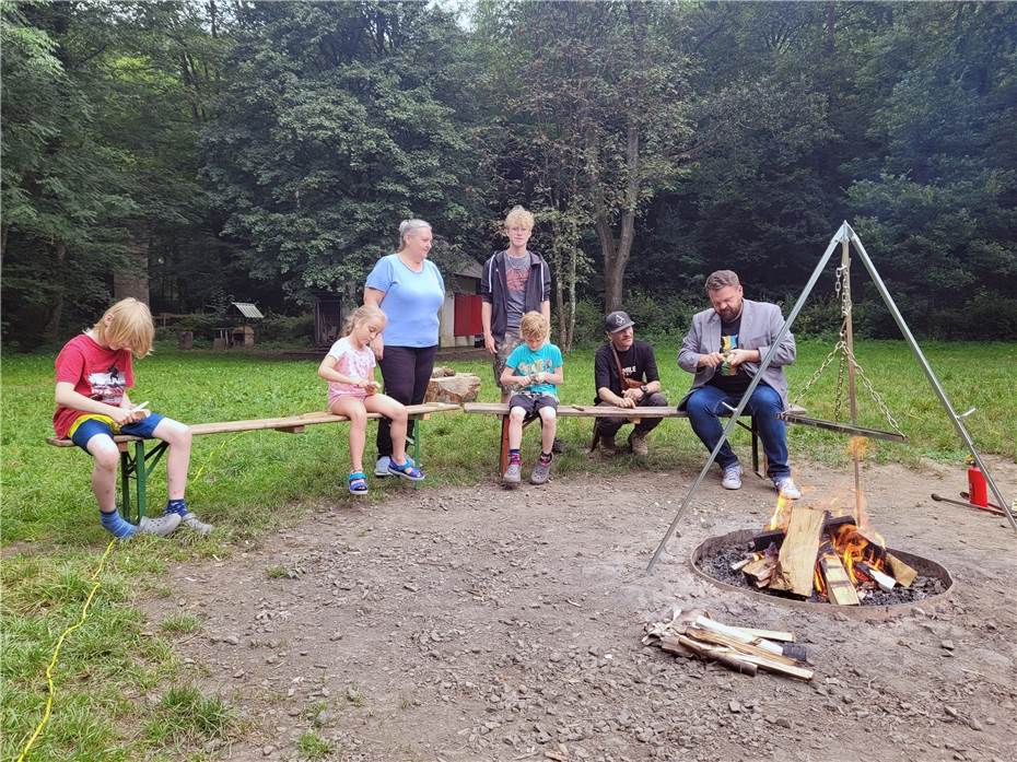 Kinder genießen Zeit im Brexbachtal