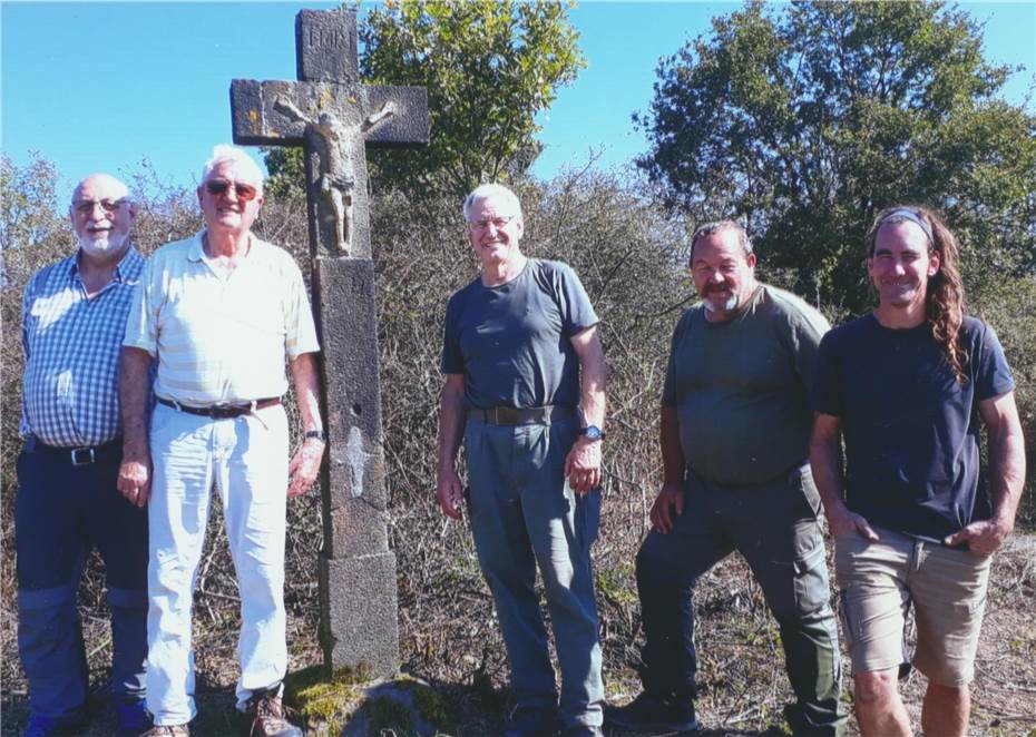 Feldbergkreuz freigeschnitten