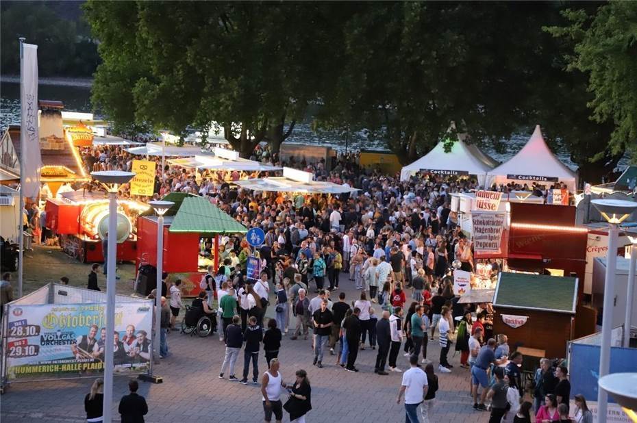 Traditionelles Fest lockt Besucher aus Nah und Fern an den Rhein