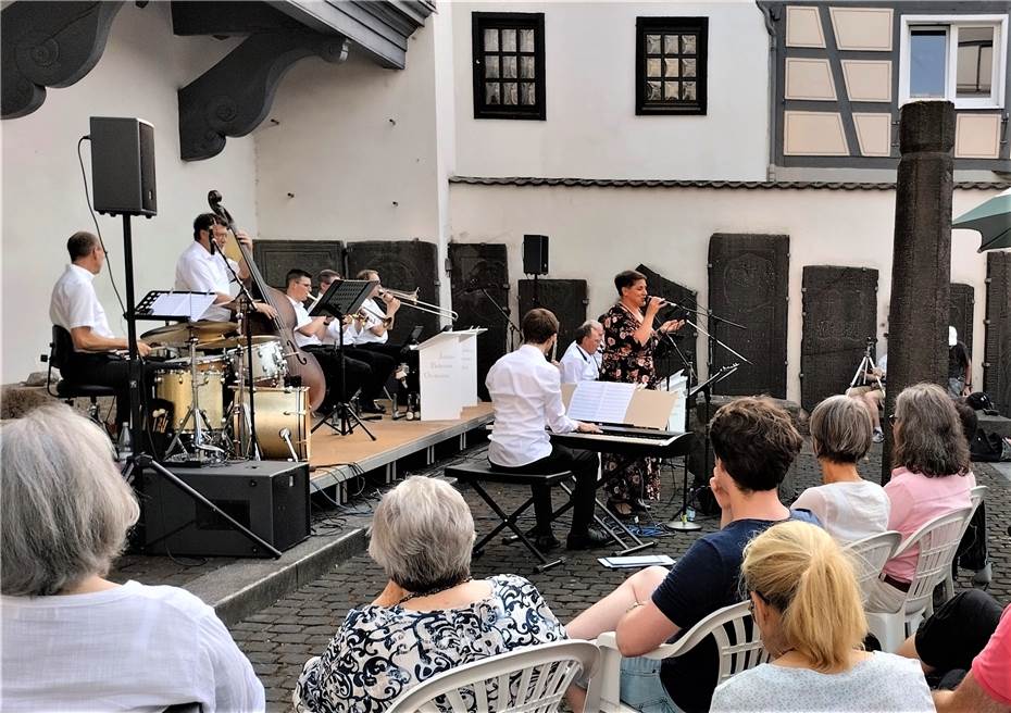 Jubilee Ballroom Orchestra und Britta Schreiner erinnern an Starsängerin