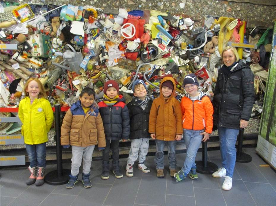 Schuldinos besuchen
die Umweltlernschule