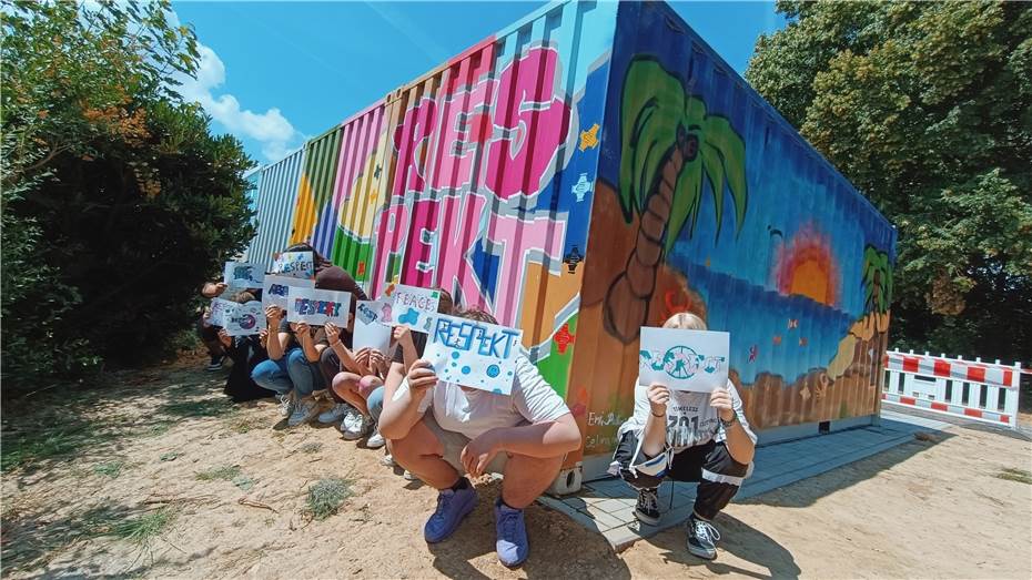 Container am Beachvolleyballfeld
kunstvoll verschönert