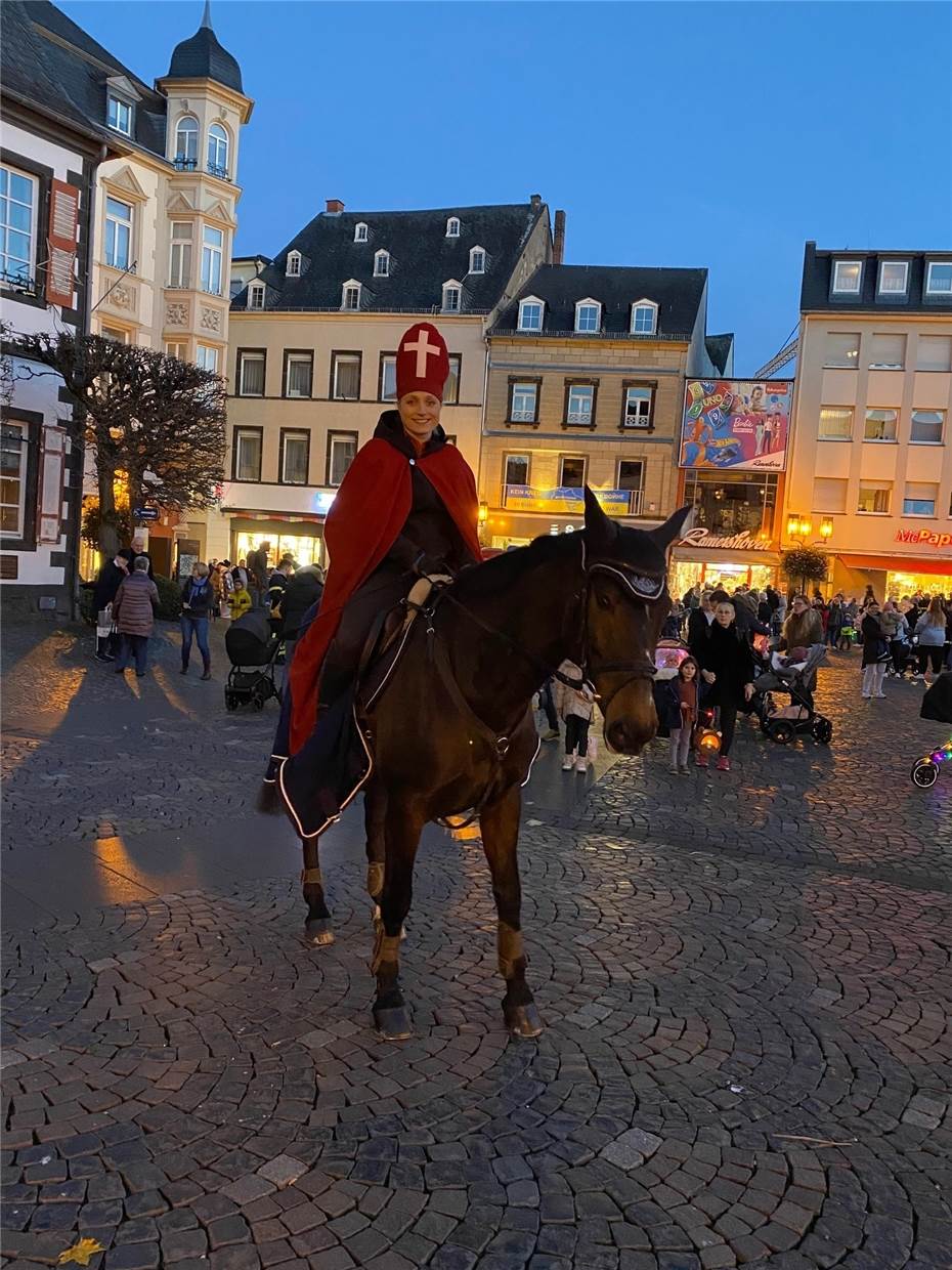 Sankt Martin zieht durch die Innenstadt