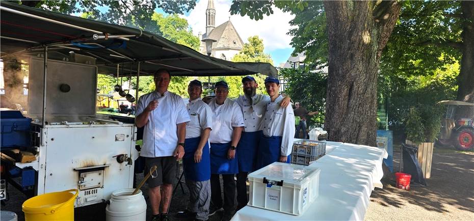 Feldküche der „Blauen Funken“
bei „Andernach schmeckt“