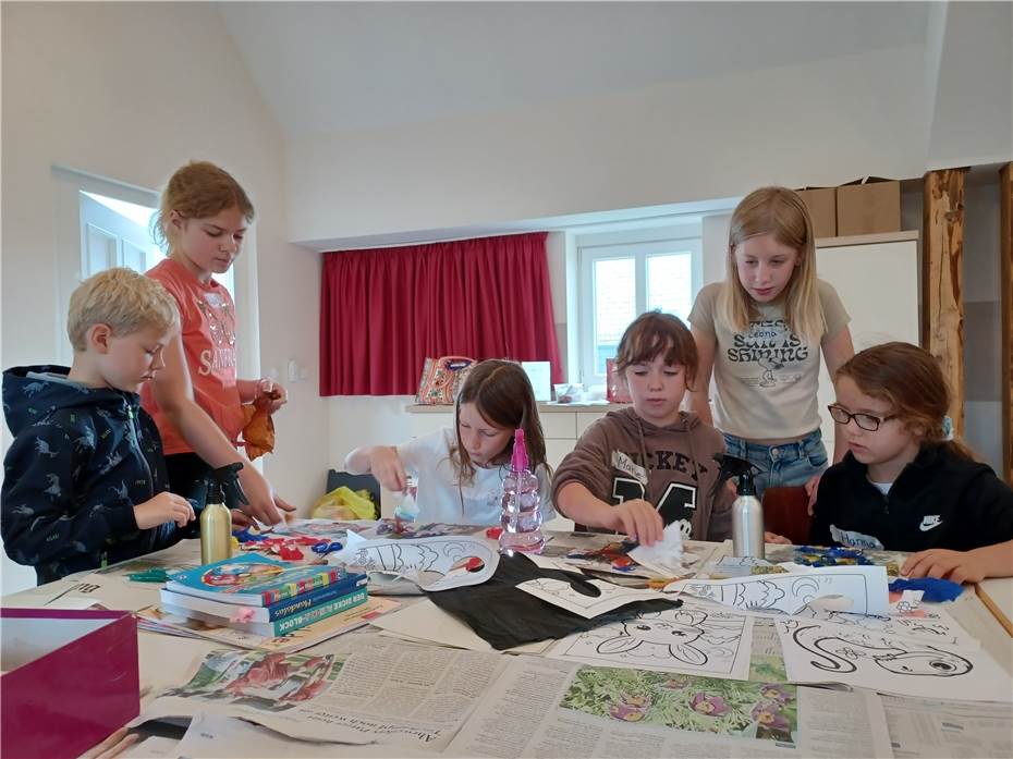 Jugendliche bereiten Kindern einen schönen Ferientag in Nachtsheim