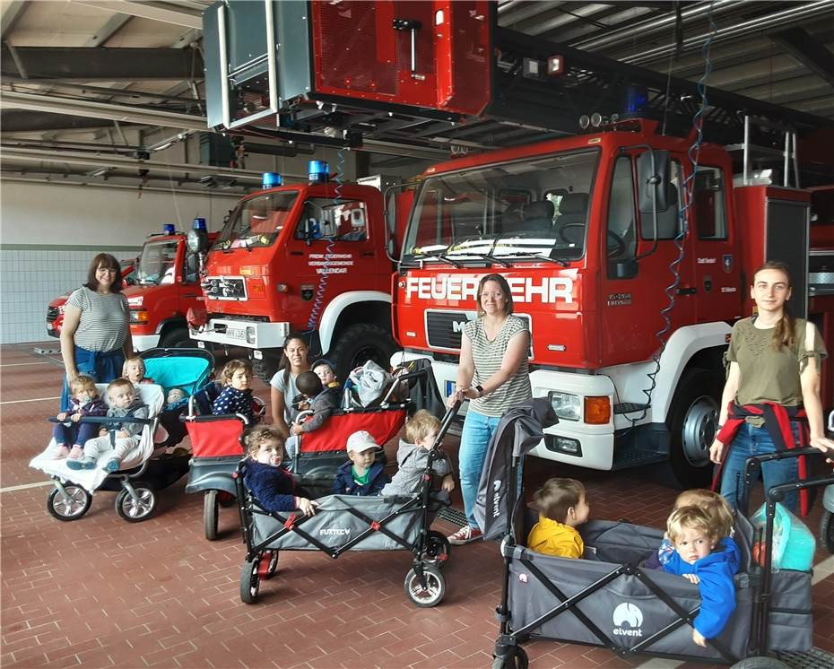 „Tatütata“ als Thema des Tages: Kinder begeistert vom Besuch bei der Feuerwehr