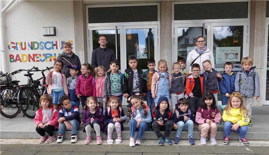 Vorschulkinder besuchen die Grundschule 