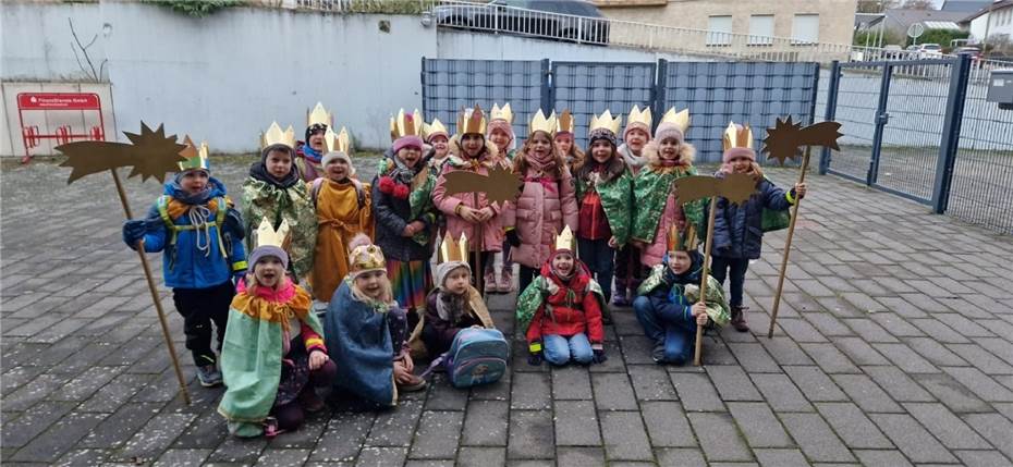 Maxikinder als Sternsinger unterwegs