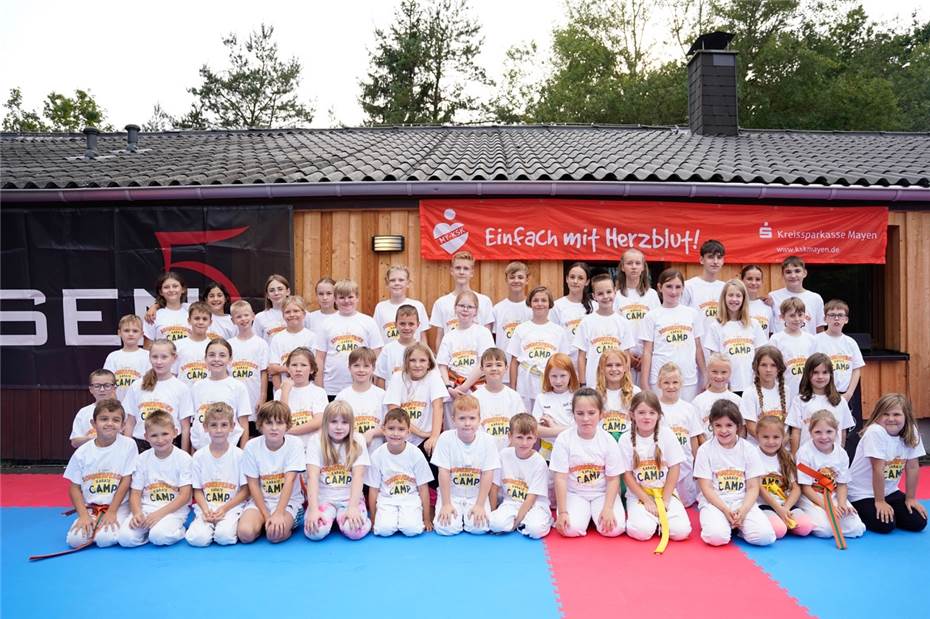 Sport und Spaß beim Karate-Sommerferien-Camp in der Eifel