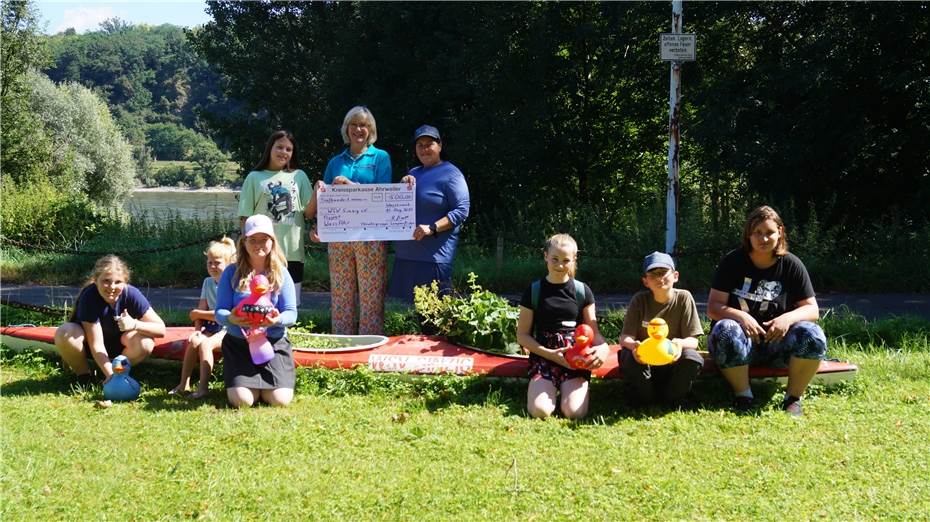 Theatergruppe spendet Einnahmen