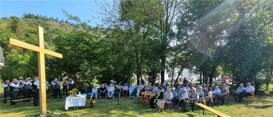 Freiluftgottesdienst mit Jagdhornbläsern