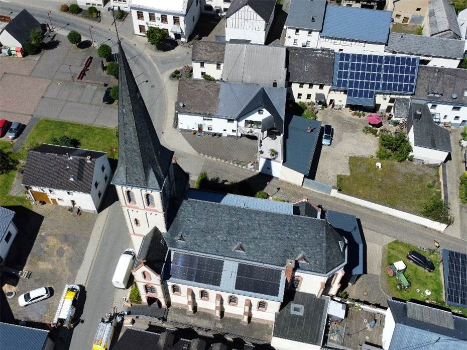 Erste Photovoltaik-Anlage auf einer denkmalgeschützten Kirche