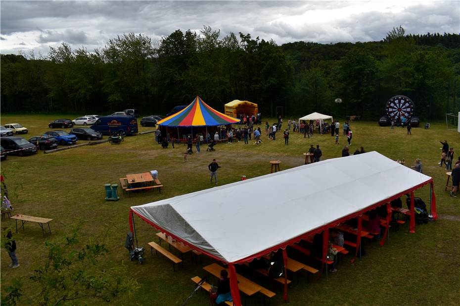 Tolles Familienfest
auf dem Sportplatz