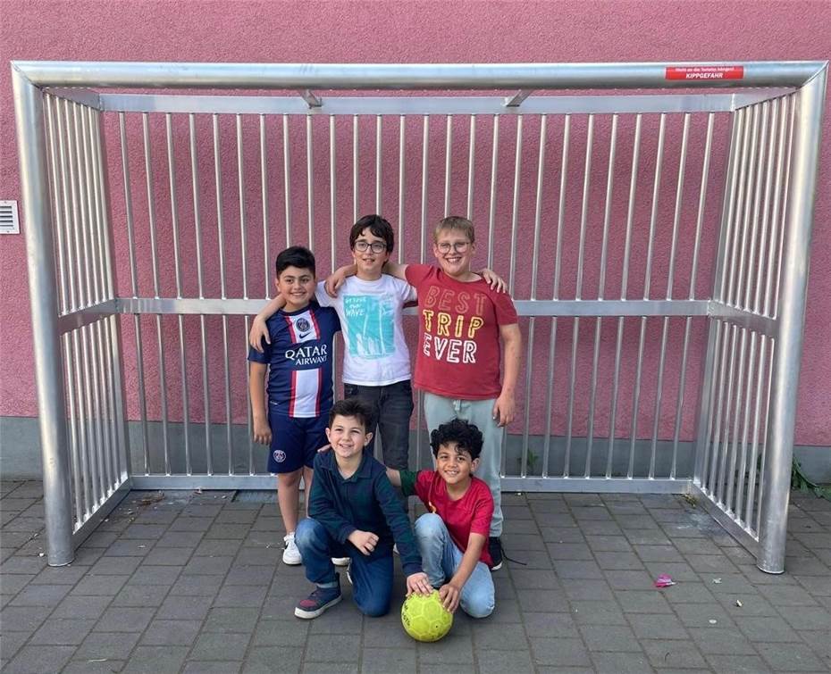 Neues Fußballtor für die Grundschule Plaidt