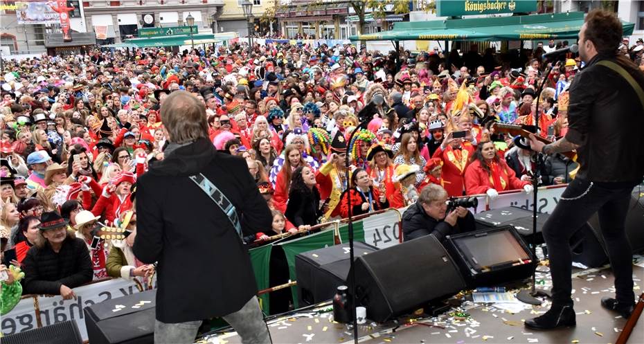 „En superjeile Zick“ mit 5500 Narren auf dem Münzplatz