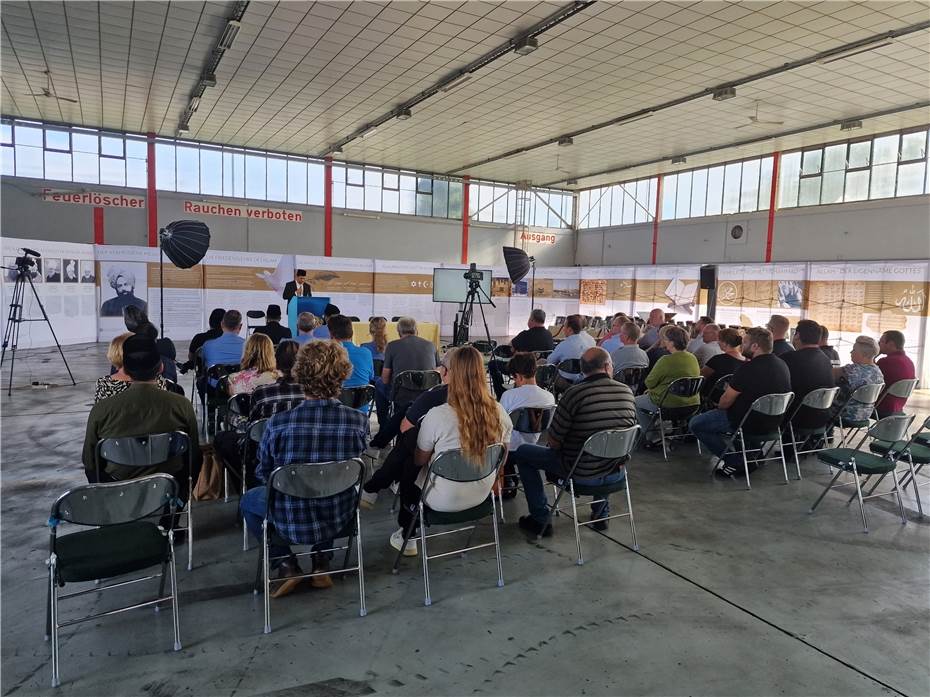 „Jalsa Salana“ auf dem Flugplatz