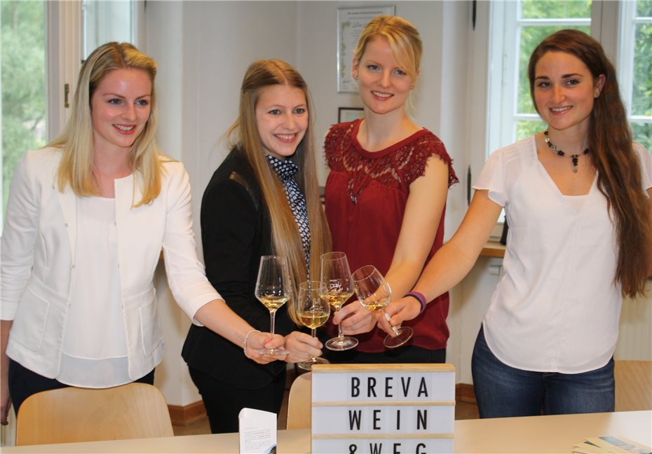 Wanderung und Weinverkostung in der BREVA-Vinothek