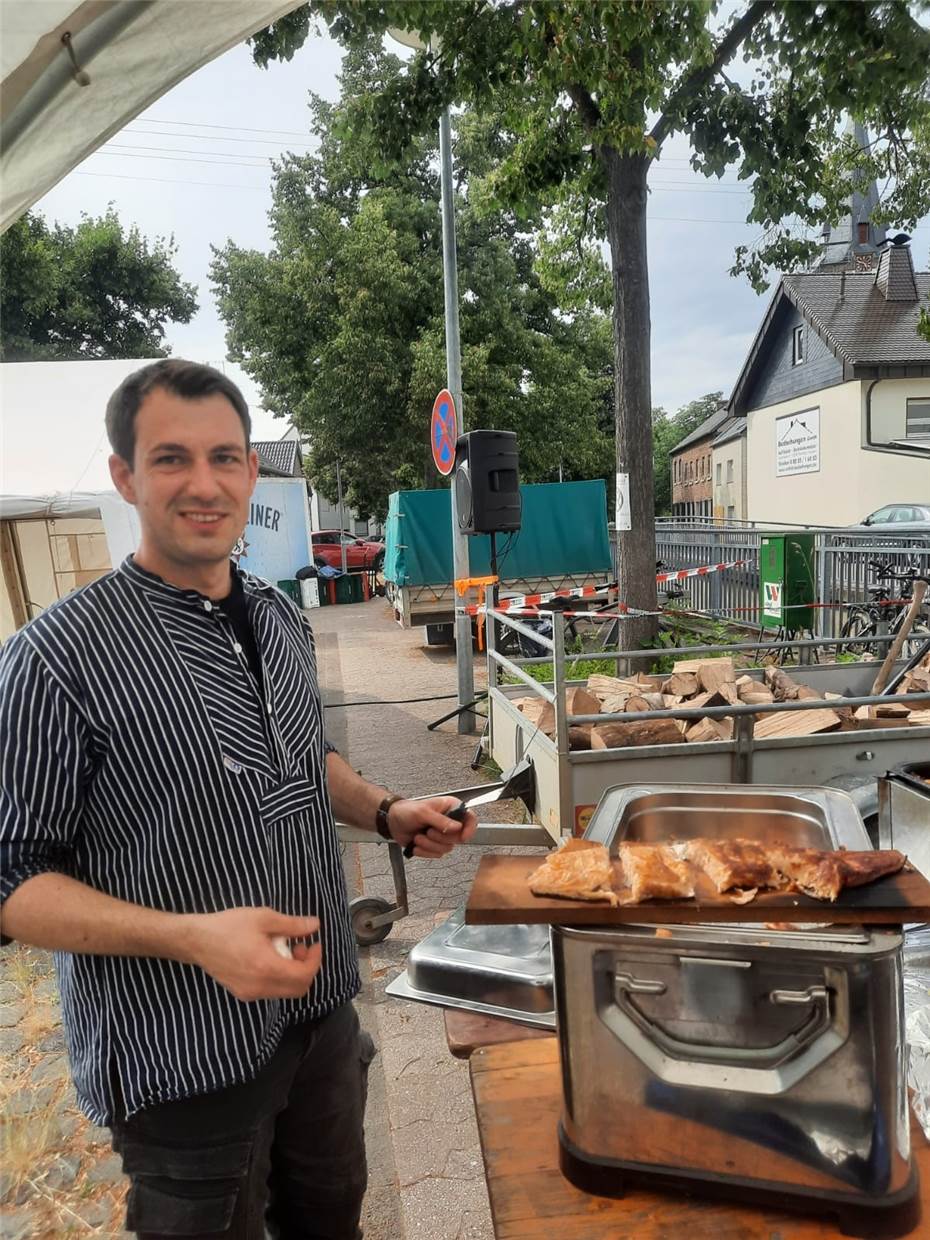 Dorfplatz wurde in eine bunte schwedische Kulisse verwandelt