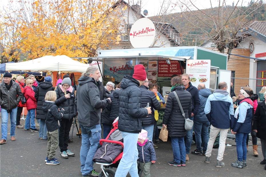 Buntes Markttreiben und beeindruckende Martinsfeier der „Rotten“