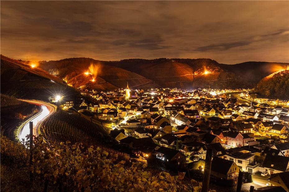 Gemütliche Martinsmärkte und imposante Bergfeuer