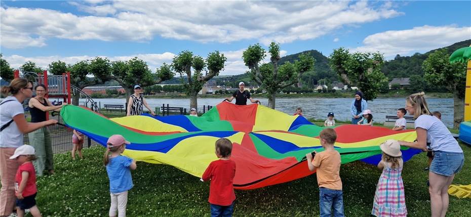 Turnkinder des VfL Brohl
bringen Schwung in die Kirmes