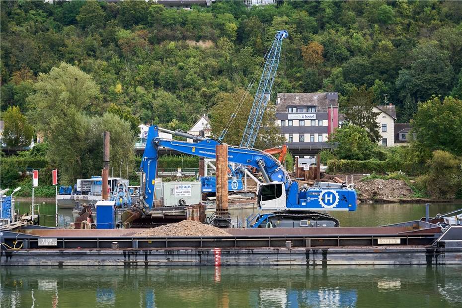 Fels liegt der neuen
Trinkwasserleitung im Weg