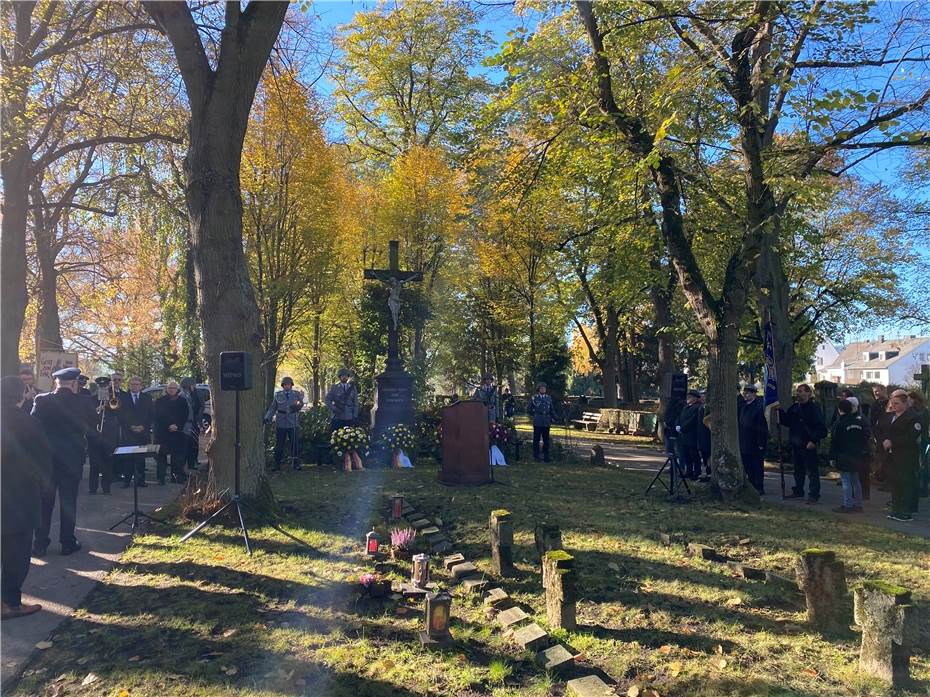 Gedenkstunde
vor dem Hochkreuz