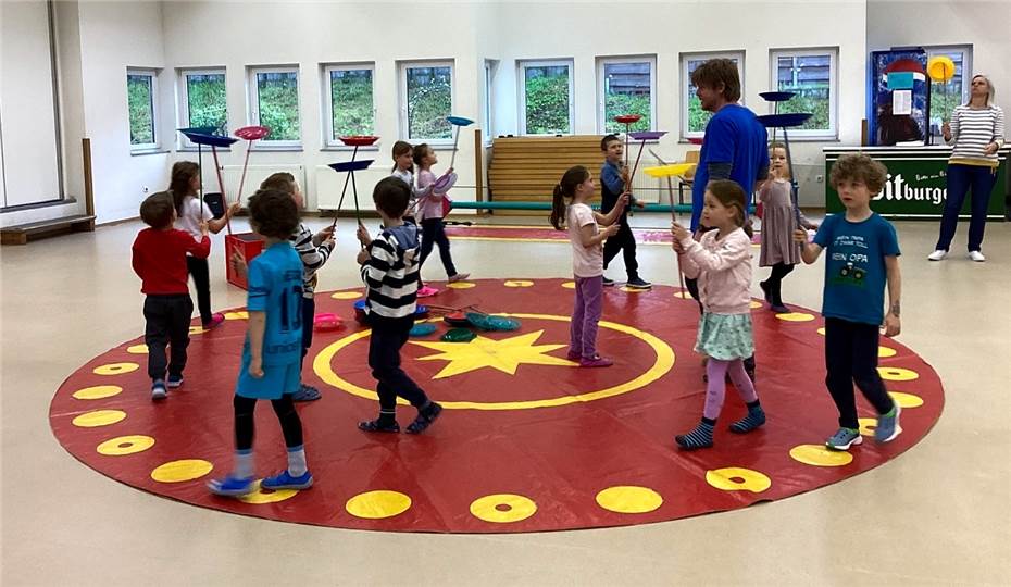 Zirkusschule Rheinbach besucht Kindergarten