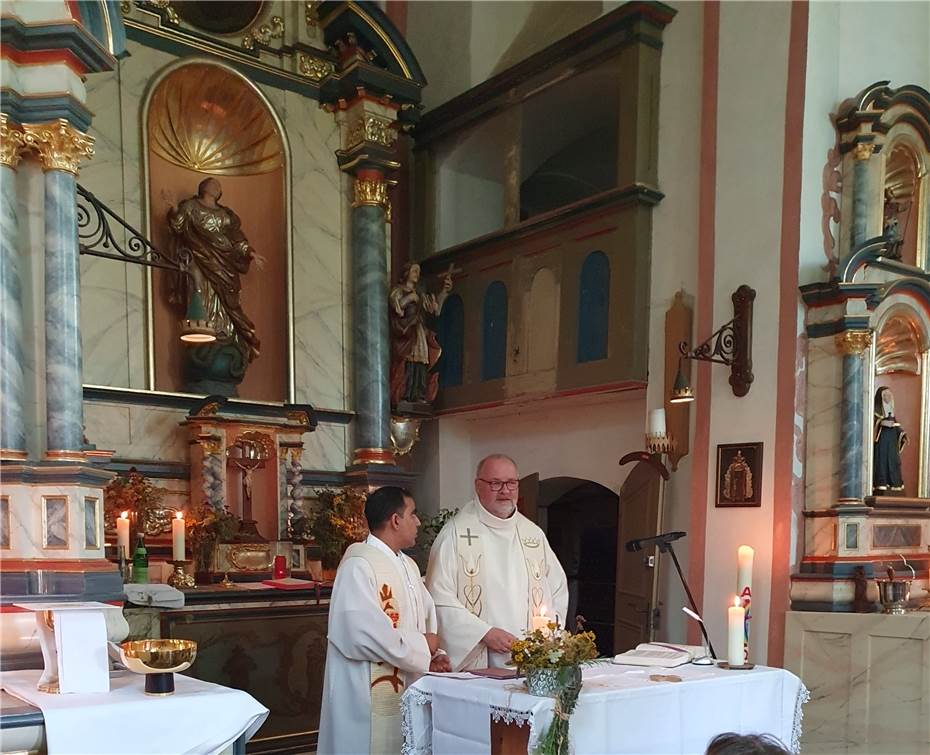 Festmesse in der Marienkapelle auf dem Karmelenberg