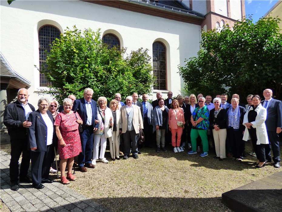 Konfirmationsjubilare
kamen im Aubachdorf zusammen