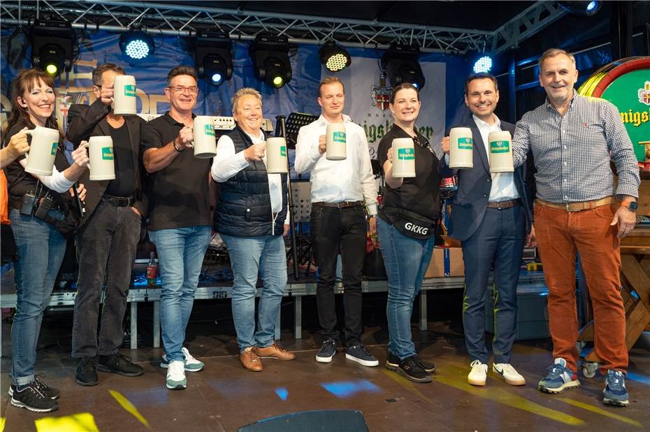 Onner de Zwiwwelstärm- Moddersprochpreis beim Altstadtfest