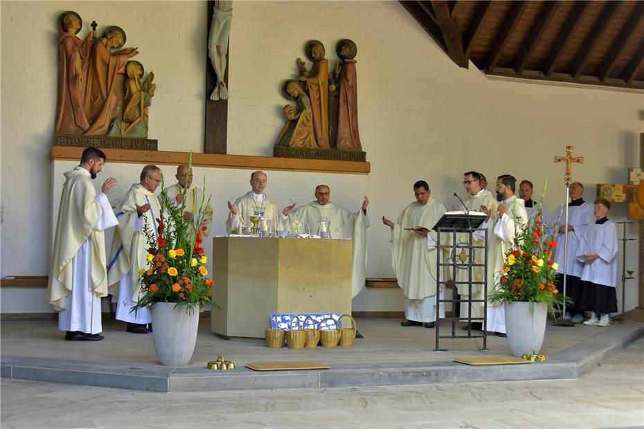 Kloster in der Eifel zieht Firmlinge und junge Familien an