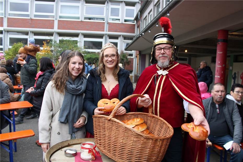 Buntes Markttreiben und beeindruckende Martinsfeier der „Rotten“